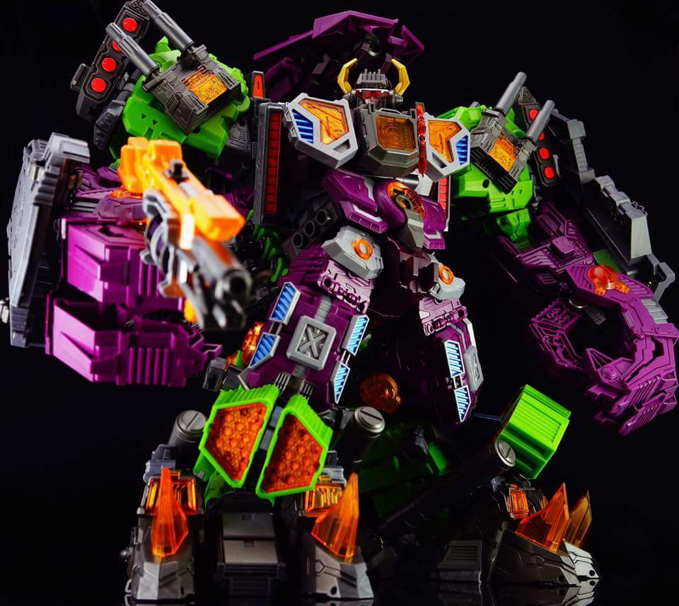 [Masterpiece Tiers] MAKETOYS MCB-03 PANDINUS aka SCORPONOK - Sortie Avril 2016 - Page 4 FqWfqFkz