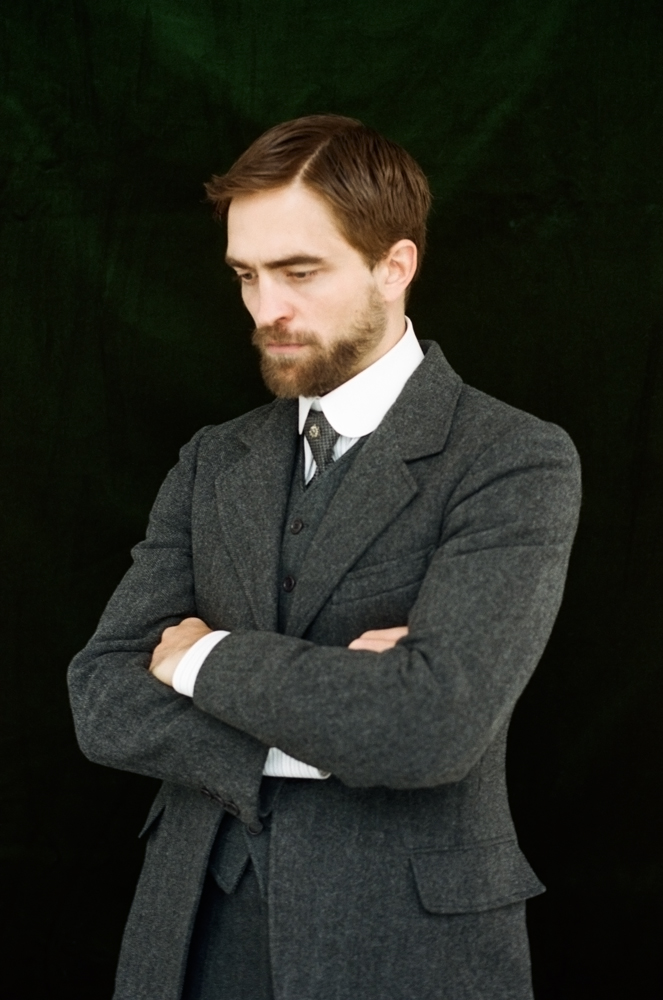 25 Mayo - Nuevos Stills de "The Childhood of a Leader"!!! ( CONTIENE SPOILERS ) GgEd4Mkg