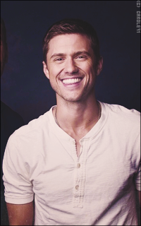 Aaron Tveit IfkfahKw