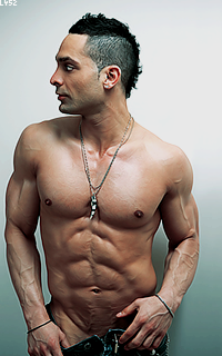 Michael Mando IrTbKuQO