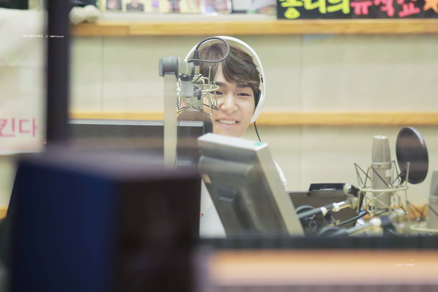 [IMG/160705] Onew @ DJ Especial - KBS Sukira Kiss The Radio IvZE8402