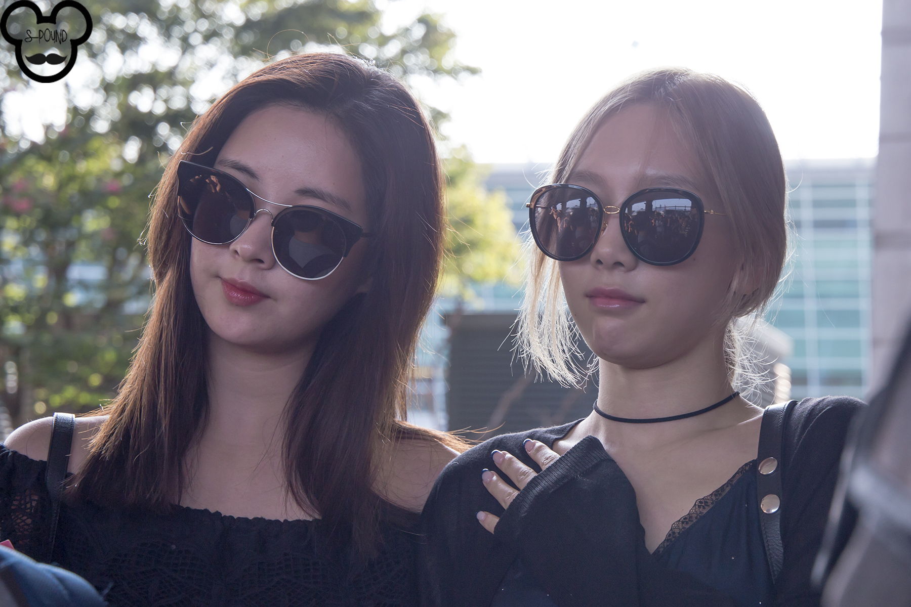 [PIC][03-08-2016]TaeYeon và SeoHyun trở về Hàn Quốc vào chiều nay JKZrUXAy