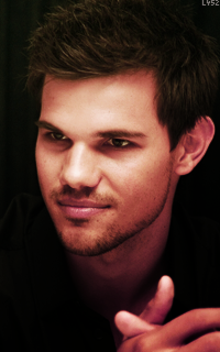 Taylor Lautner KM4f3I5C