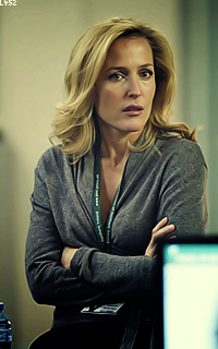 Gillian Anderson KMgxCTUl