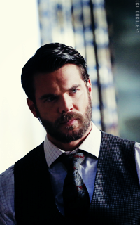 Charlie Weber KbeCMrpn