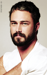 Taylor Kinney LMhGcAQI