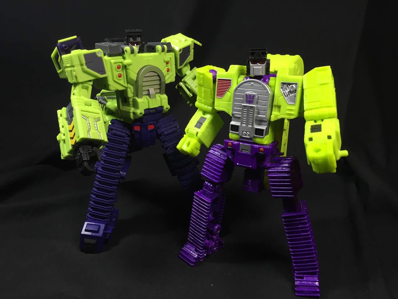 [Toyworld] Produit Tiers - Jouet TW-C Constructor aka Devastator/Dévastateur (Version vert G1 et jaune G2) - Page 3 MOnLVm03