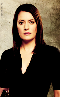 Paget Brewster McoSqNZb