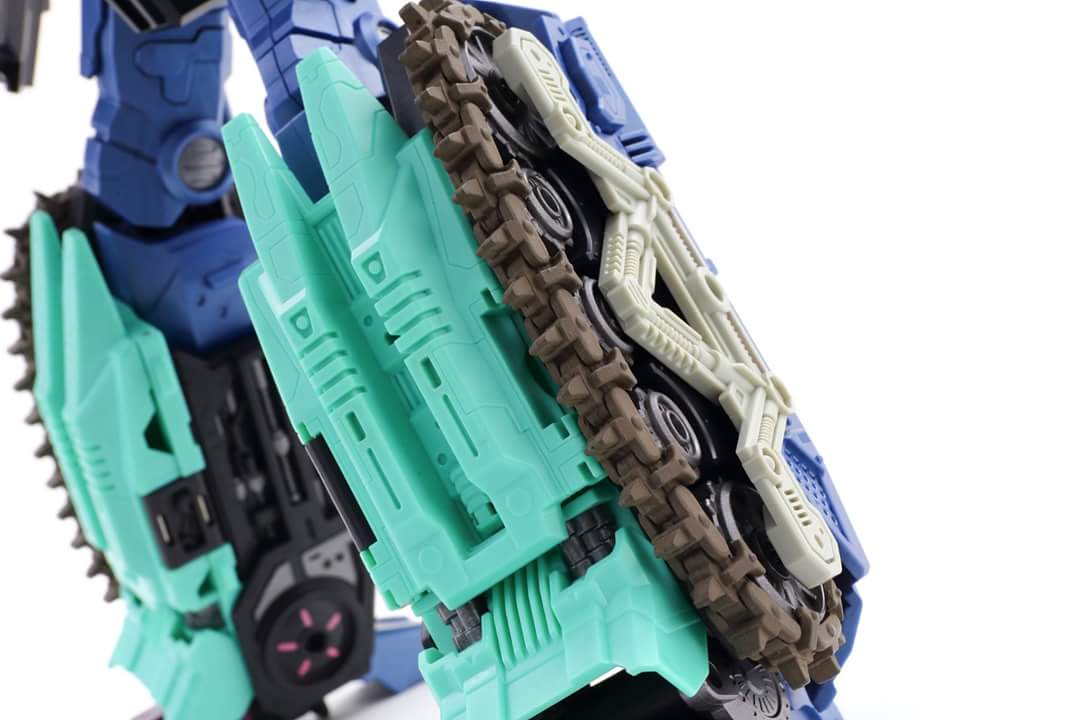 [Mastermind Creations] Produit Tiers - R-17 Carnifex - aka Overlord (TF Masterforce) - Page 3 Mkr8N6d7