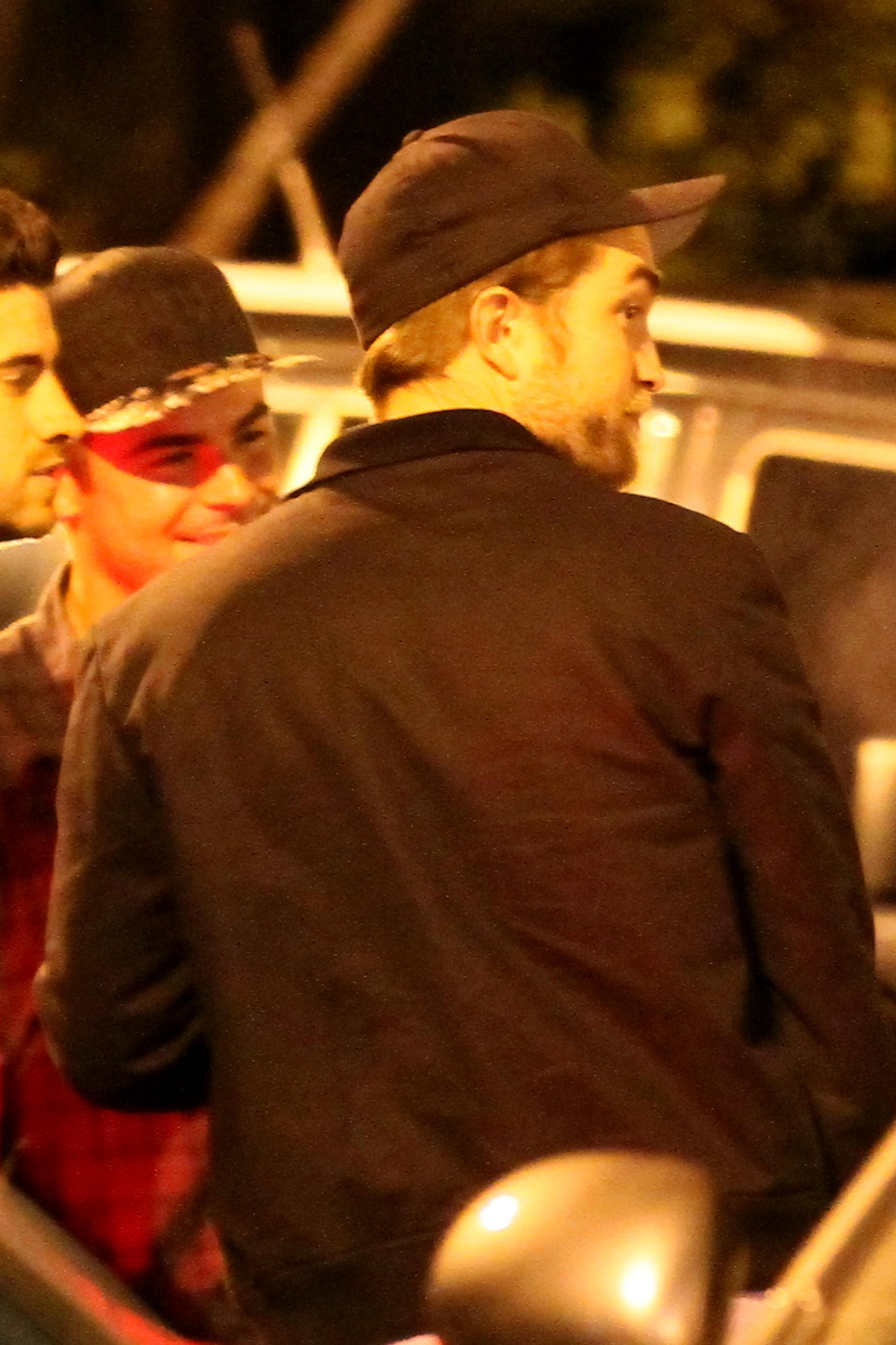 25 Julio - Nuevas Fotos De Rob en LA!!! (22 Julio) MpkGvBYl