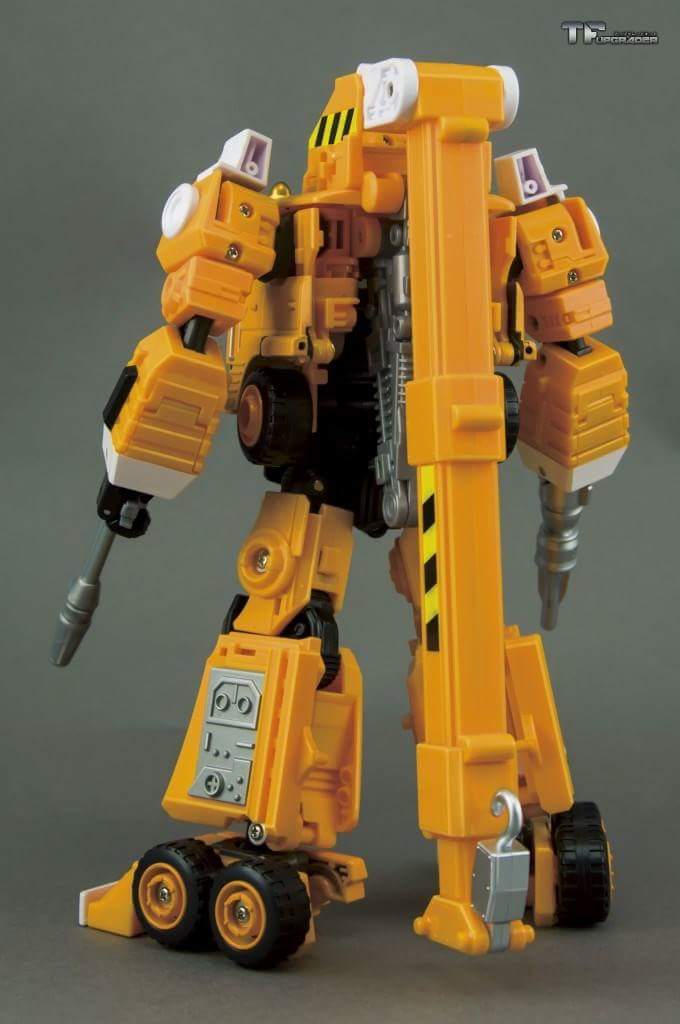 [Masterpiece Tiers] MAKETOYS MTRM-05 WRESTLE aka GRAPPLE - Sortie Debut 2016 - Page 2 NBm5KL5s