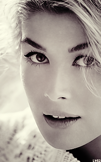 Rosamund Pike NDN7Yy1y