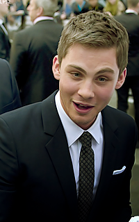 Logan Lerman Nl2QOwdi