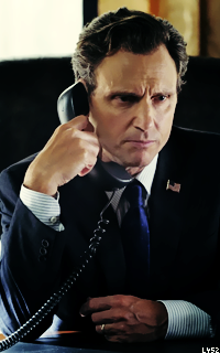 Tony Goldwyn Oake04X9