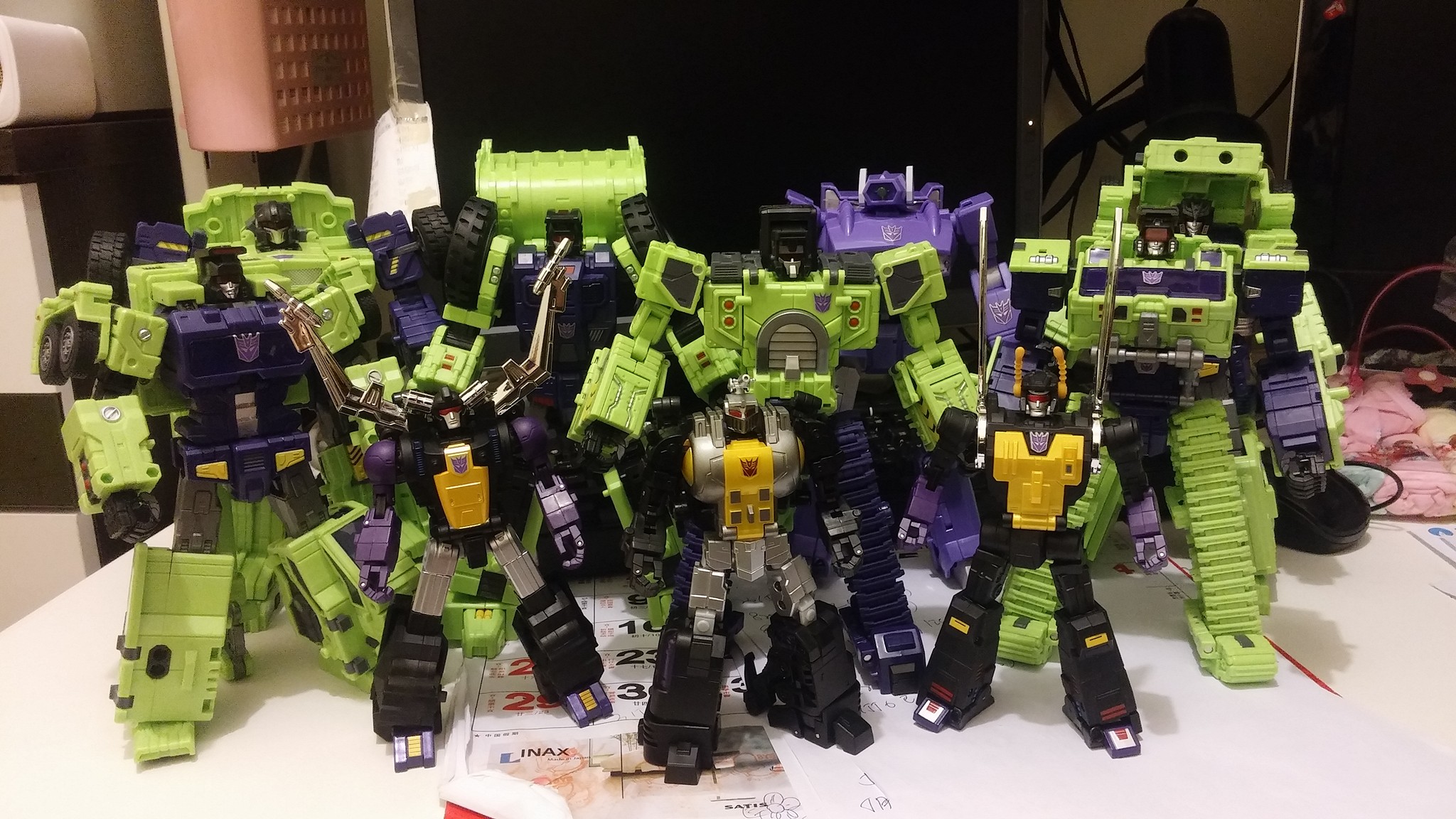 [Combiners Tiers] TOYWORLD TW-C CONSTRUCTOR aka DEVASTATOR - Sortie 2016 - Page 15 OgvgtY5N