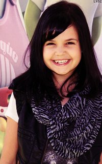 Bailee Madison OxFXDyVy