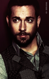 Zachary Levi P1MxrukO