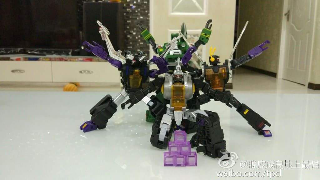 [Fanstoys] Produit Tiers - Jouet FT-12 Grenadier / FT-13 Mercenary / FT-14 Forager - aka Insecticons - Page 4 PJljEI2M