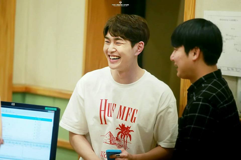 [IMG/160705] Onew @ DJ Especial - KBS Sukira Kiss The Radio PnuLS1M8