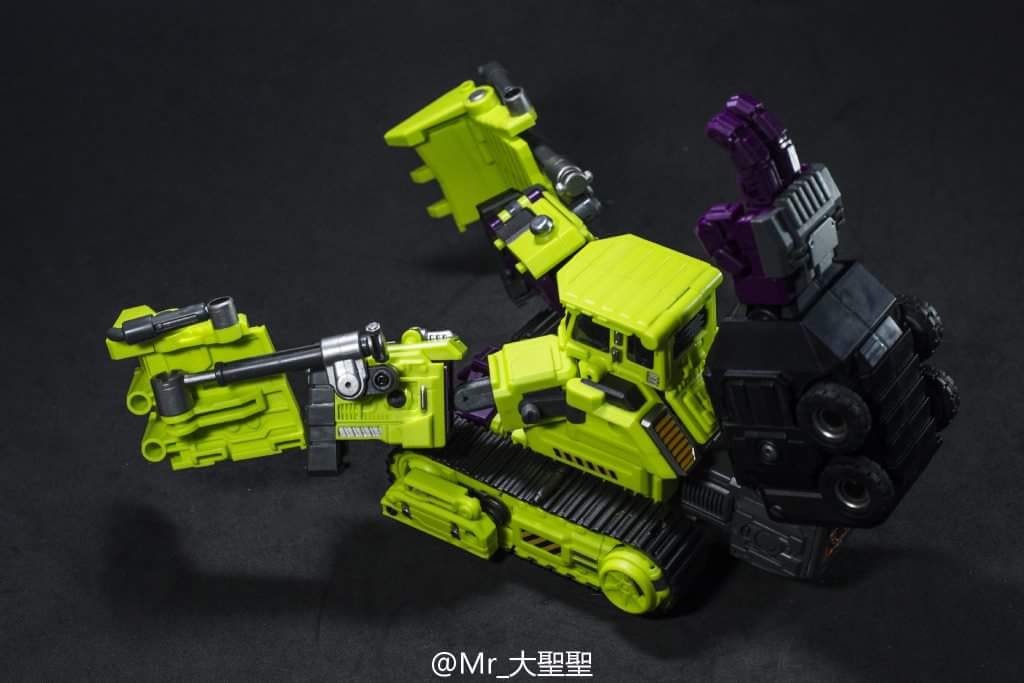 [Combiners Tiers] GENERATION-TOY GRAVITY BUILDER aka DEVASTATOR - Sortie 2015-2016 - Page 9 Q8ajPSCv