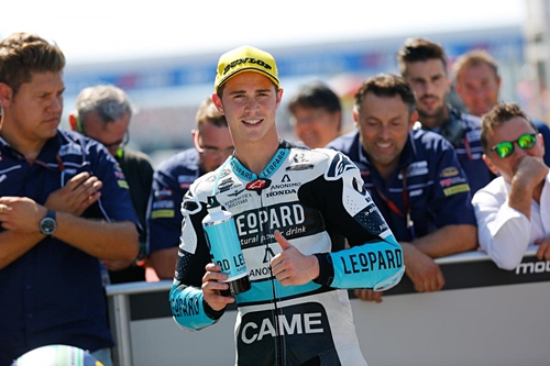 Danny Kent, campeón del mundo de Moto3 2015 QHRDURLJ