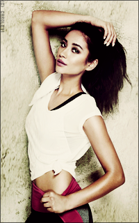 Shay Mitchell QWAkYmoc