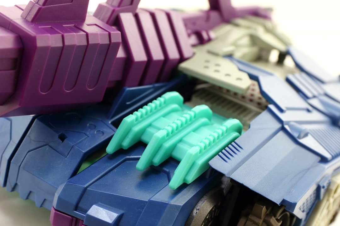 [Mastermind Creations] Produit Tiers - R-17 Carnifex - aka Overlord (TF Masterforce) - Page 3 QiINdjLj