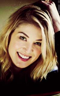 Rosamund Pike R3Dhczdb