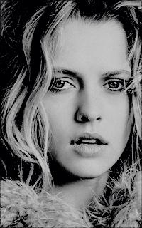 Teresa Palmer RMSR1Uzy