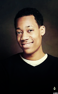 Tyler James Williams S4aWdYgR