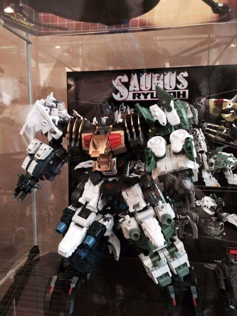 [Combiners Tiers] FANSPROJECT SAURUS RYU-OH aka DINOKING - Sortie 2015-2016 U2bIKuAW