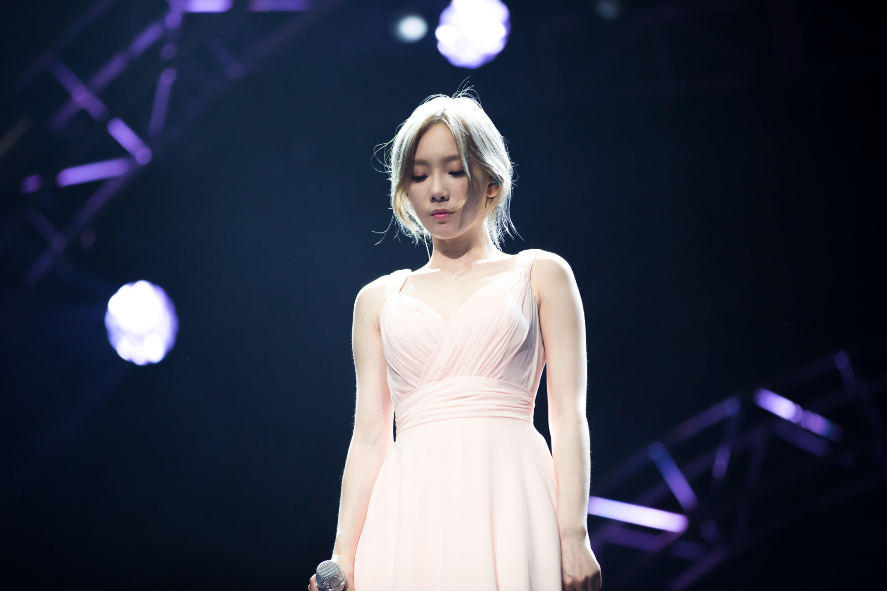 [PIC][05-08-2016]TaeYeon khởi hành đi Busan để biểu diễn 2 đêm Concert - "BUTTERFLY KISS" vào trưa nay - Page 3 UZKdk4tQ