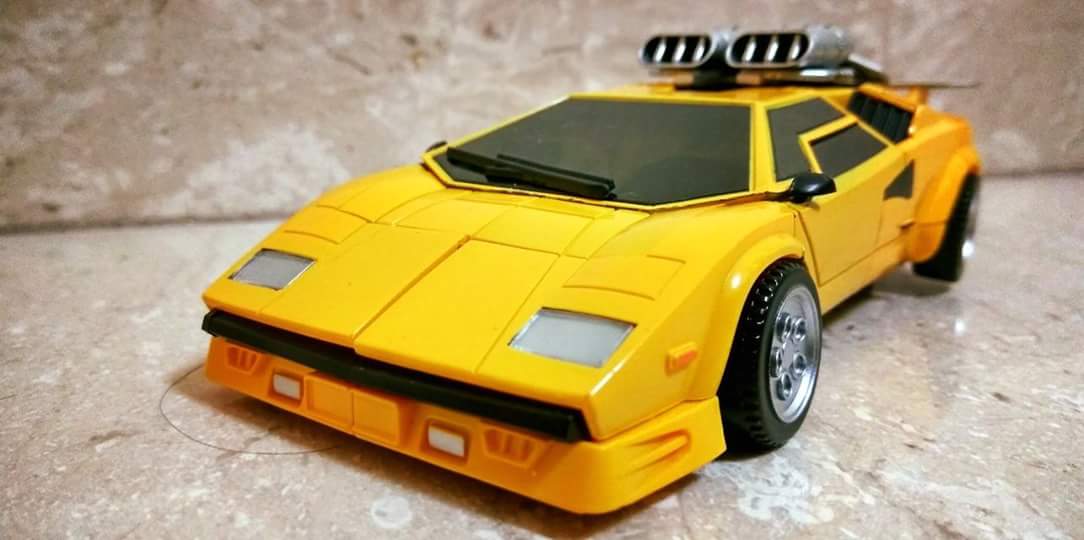 [Omnigonix] Produit Tiers - Jouet V-01 Spinout - aka Sunstreaker/Solo - Page 4 UctjILuq