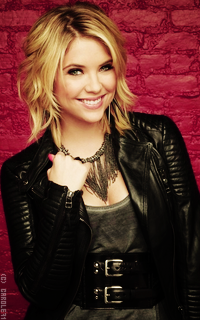 Ashley Benson UoG29aow