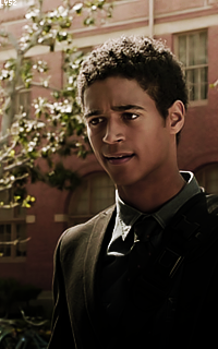 Alfred Enoch  Ut8A7ktv