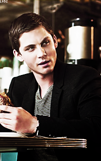 Logan Lerman V4f3pWx8