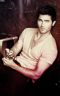 Tyler Hoechlin VKB5Jpoo