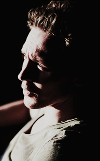 Tom Hiddleston VNBtyR3J