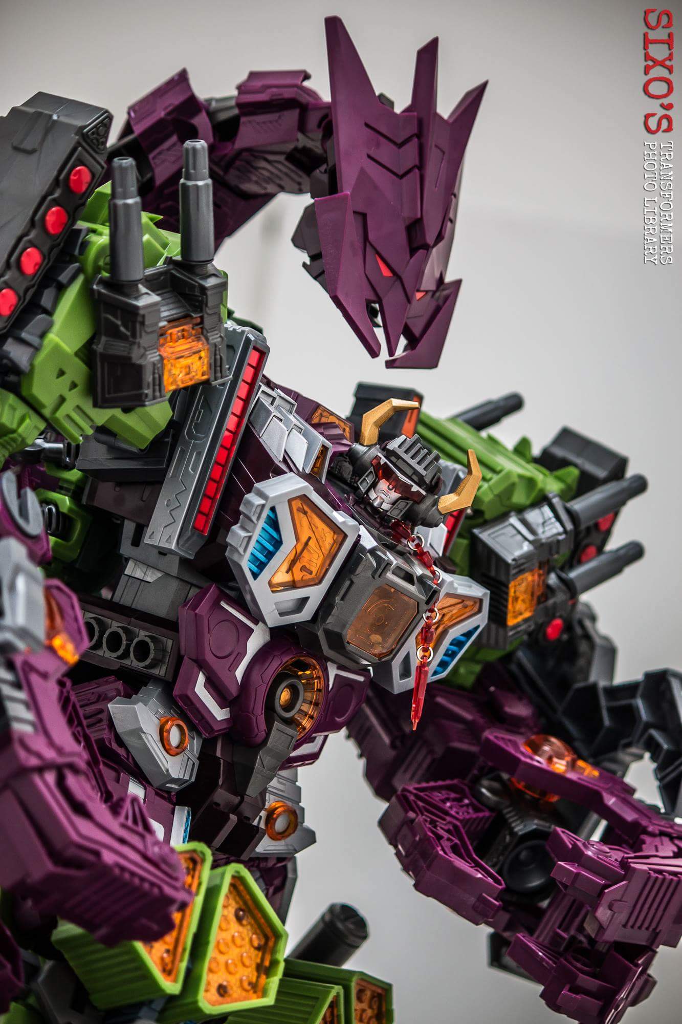 [Masterpiece Tiers] MAKETOYS MCB-03 PANDINUS aka SCORPONOK - Sortie Avril 2016 - Page 4 VPM9L6xf