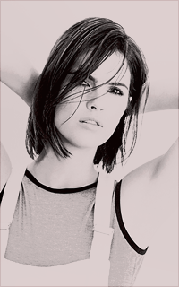 Shelley Hennig Va5INPBg