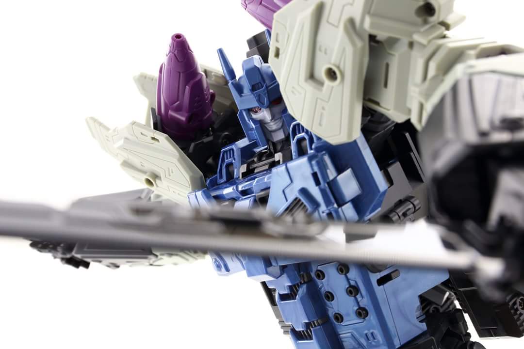 [Mastermind Creations] Produit Tiers - R-17 Carnifex - aka Overlord (TF Masterforce) - Page 3 VnghSzUq