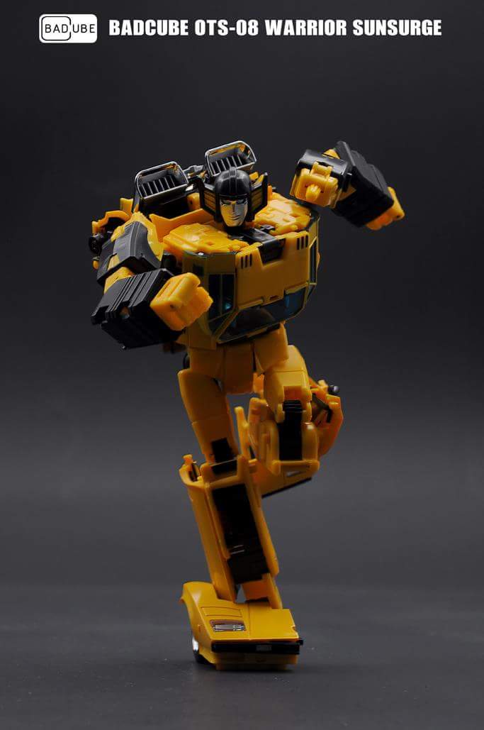 [Masterpiece Tiers] BADCUBE OTS-08 SUNSURGE aka SUNSTREAKER - Sortie Janvier 2016 - Page 2 VsT6bPbX