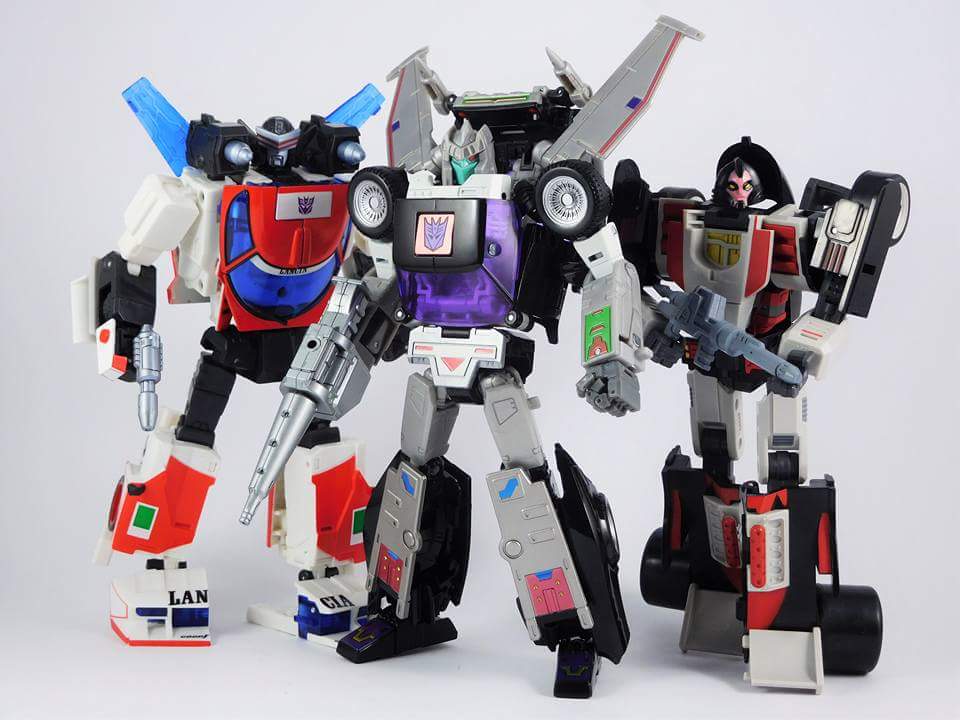 [Masterpiece] MP-25 Tracks/Le Sillage (bleu) ― MP-25L LoudPedal/Tapageur (noir) ― MP-26 Road Rage/Rageuse (rouge) - Page 6 VtOf8rXb