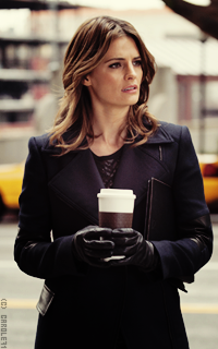 Stana Katic WkxJLes6