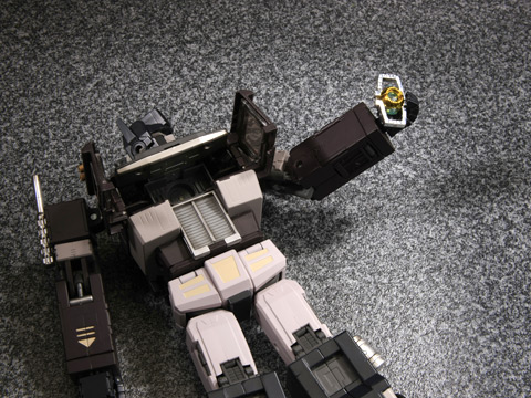 [Masterpiece Takara Tomy] MP-4S CONVOY SLEEP MODE - Sortie Juin 2010 X2MloNlE