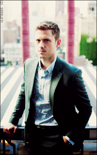 Aaron Tveit X5ToSkBG