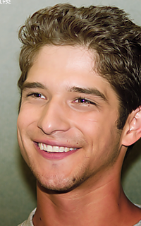 Tyler Posey XE7WxRUU