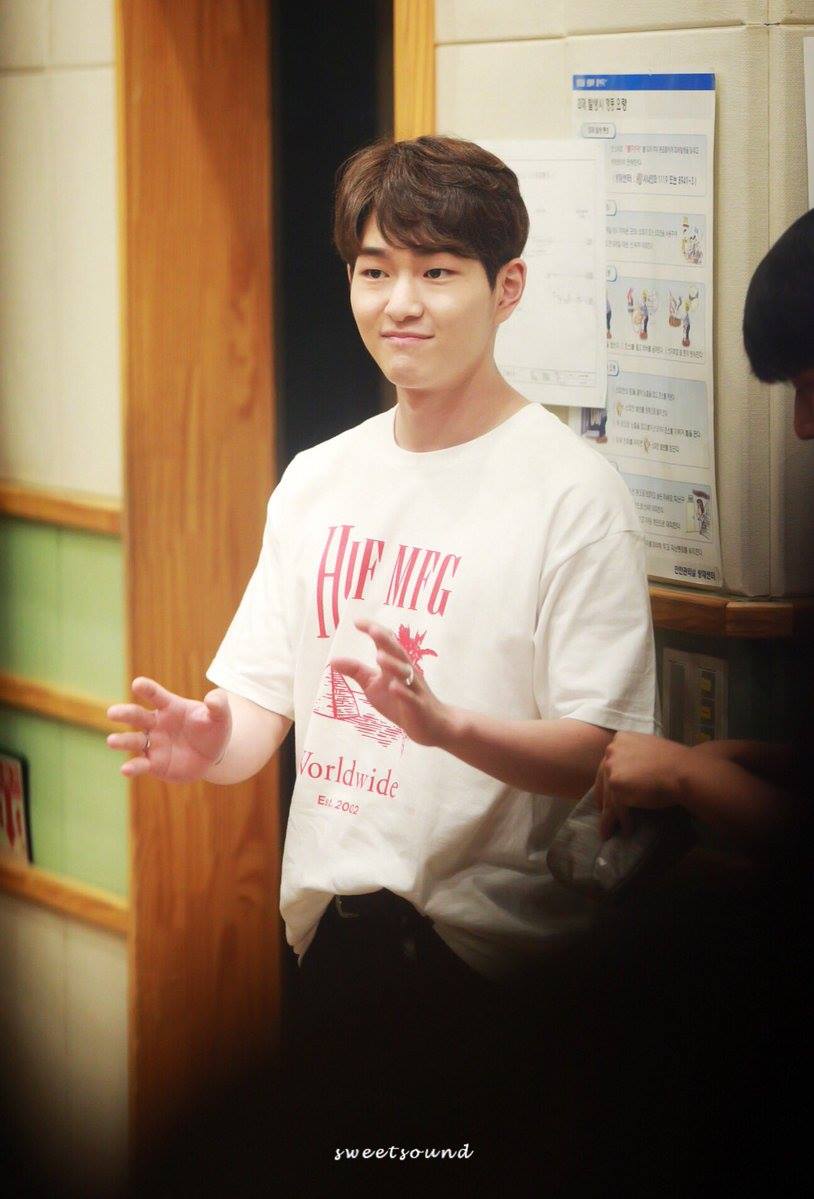 [IMG/160705] Onew @ DJ Especial - KBS Sukira Kiss The Radio Xi6u1jUf