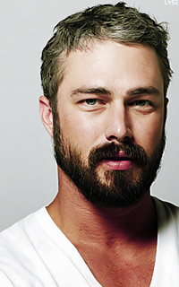 Taylor Kinney XmDfVSP0