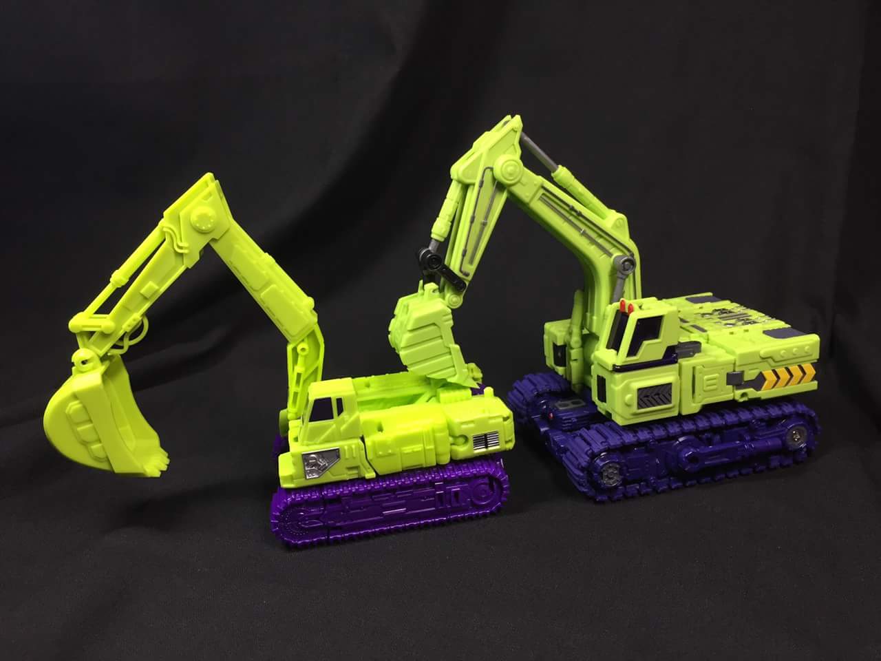 [Toyworld] Produit Tiers - Jouet TW-C Constructor aka Devastator/Dévastateur (Version vert G1 et jaune G2) - Page 3 XtRETe9R